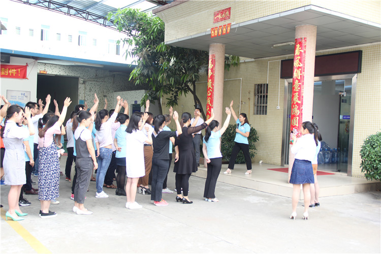 胡金花用自己的行動(dòng)證明了，她在這次培訓(xùn)中所學(xué)習(xí)到內(nèi)容，更傳遞了“愛(ài)”的精神理念。
