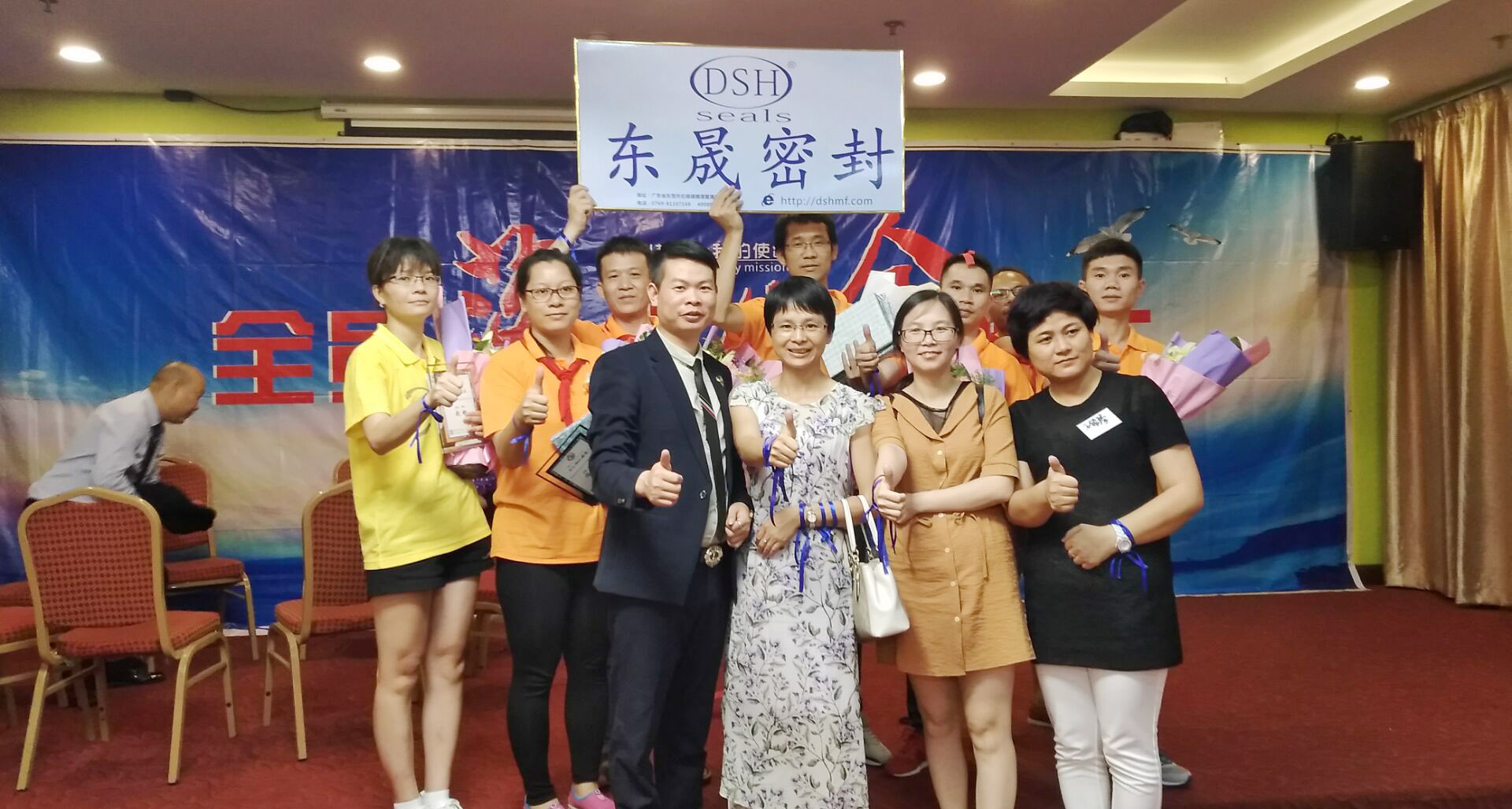 高效執(zhí)行管理團(tuán)隊愛密特人合照